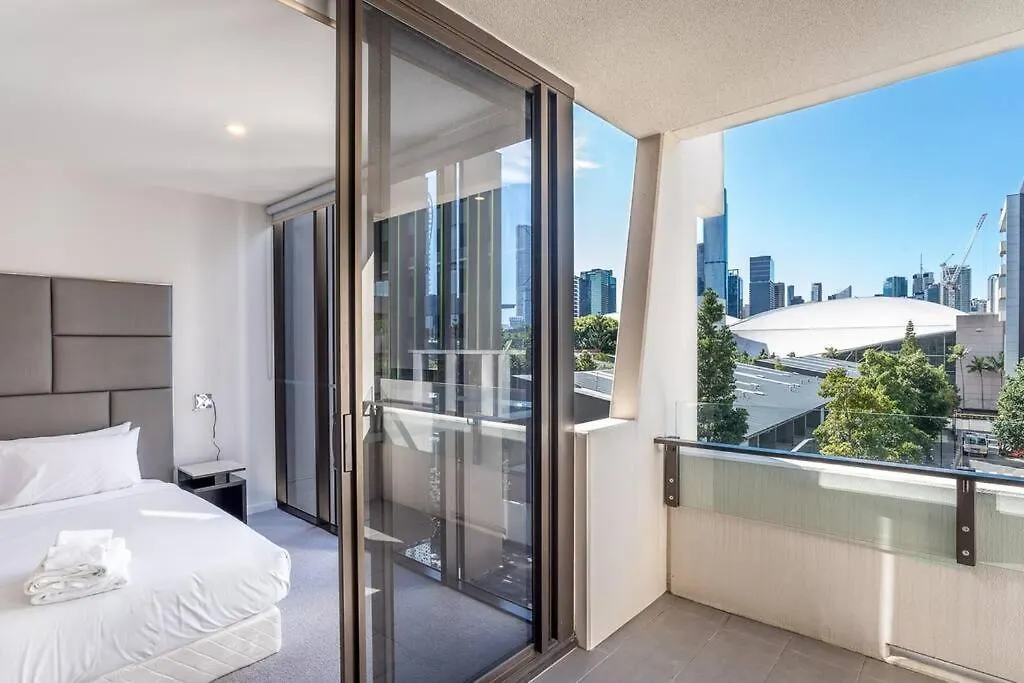 South Bank Central 1 Bedroom Apartment With Parking Brisbane Australia