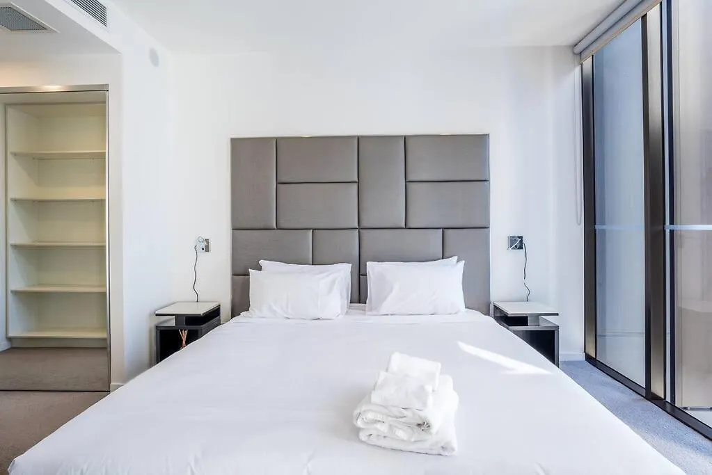 South Bank Central 1 Bedroom Apartment With Parking Brisbane