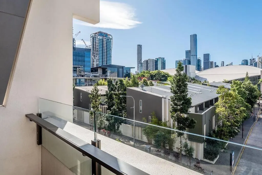 South Bank Central 1 Bedroom Apartment With Parking Brisbane
